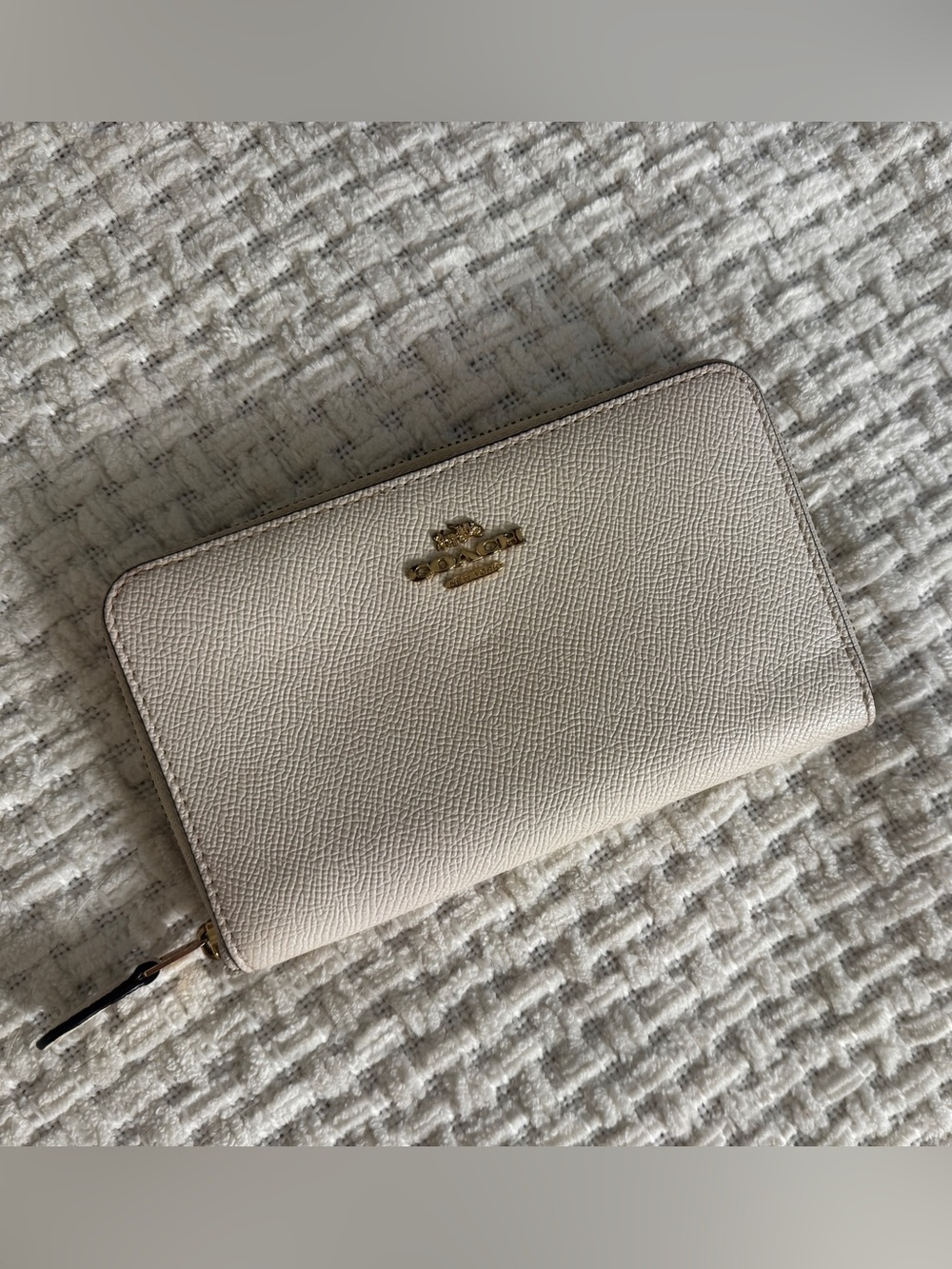 COACH Pebbled Zip Around Wallet in Chalk White